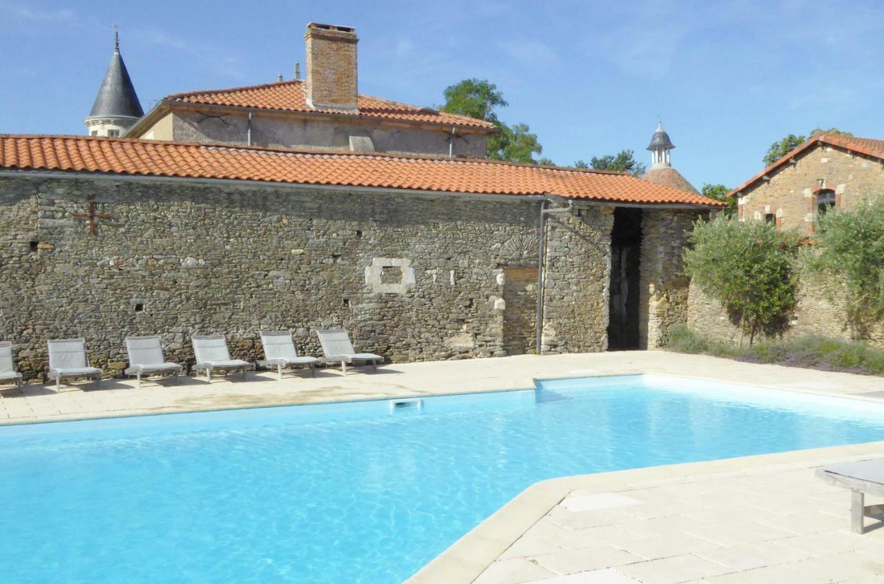 Chateau Breduriere Moutiers-sur-le-Lay Bagian luar foto